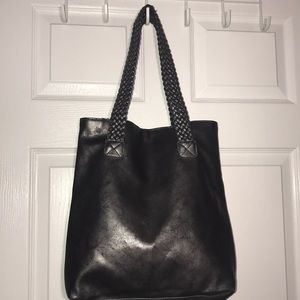 🌻$10🌻 Signature Club A gray metallic tote